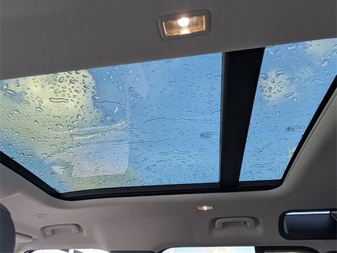 Used 2024 Land Rover Defender 110 X-Dynamic SE image 14