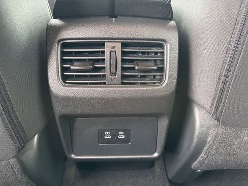 Used 2024 Nissan Rogue SV image 39