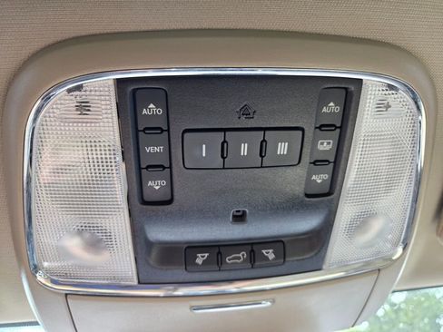 Used 2021 Jeep Grand Cherokee Overland RWD image 34