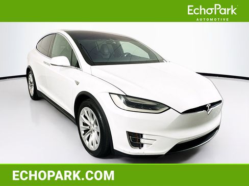 Used 2016 Tesla Model X 90D image 1