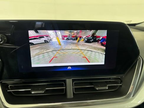 Used 2024 Chevrolet Trax LT FWD image 18
