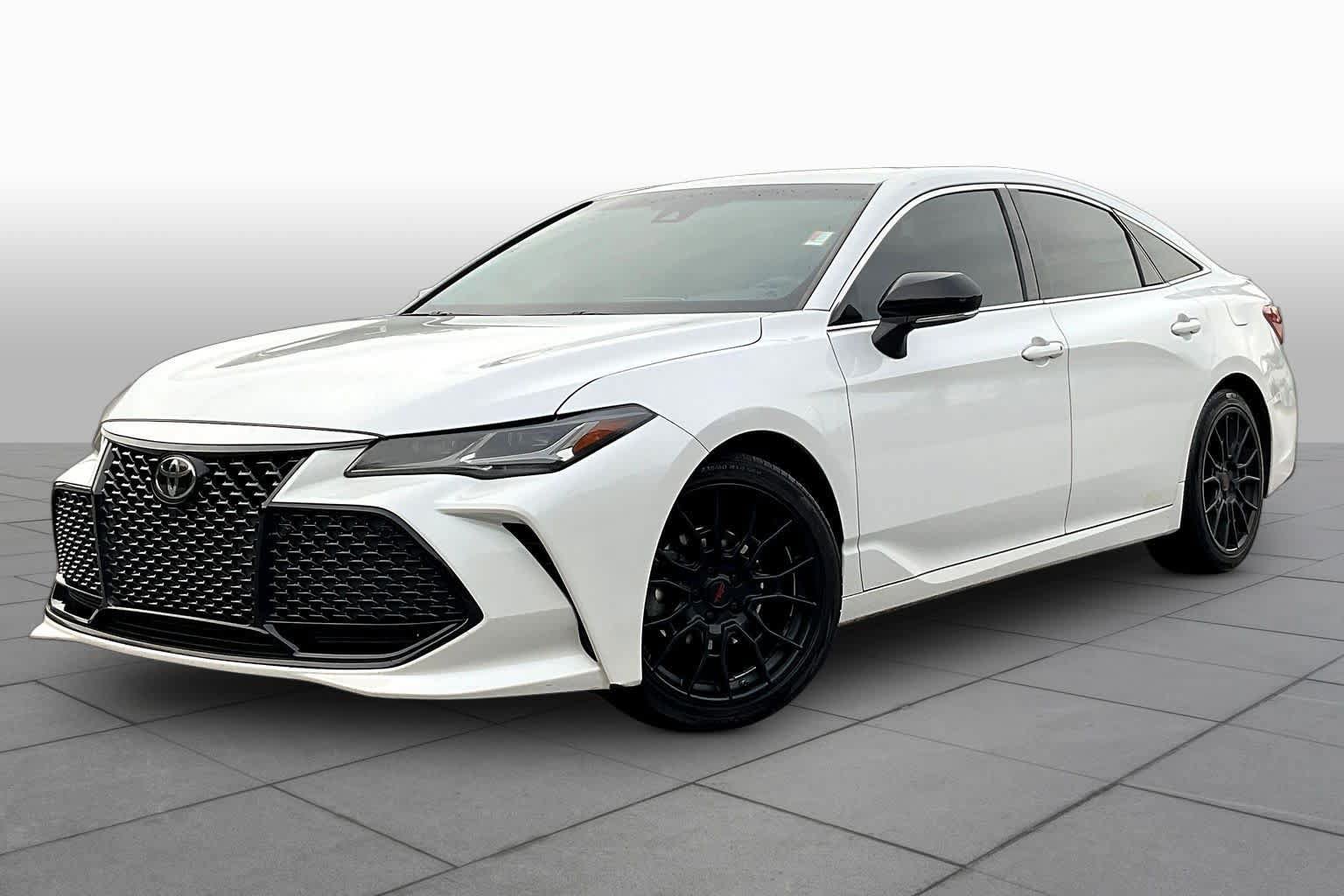 Used 2019 Toyota Avalon Touring FWD image 1