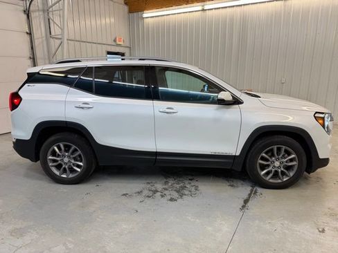 Used 2022 GMC Terrain SLT w/ Infotainment Package II image 5