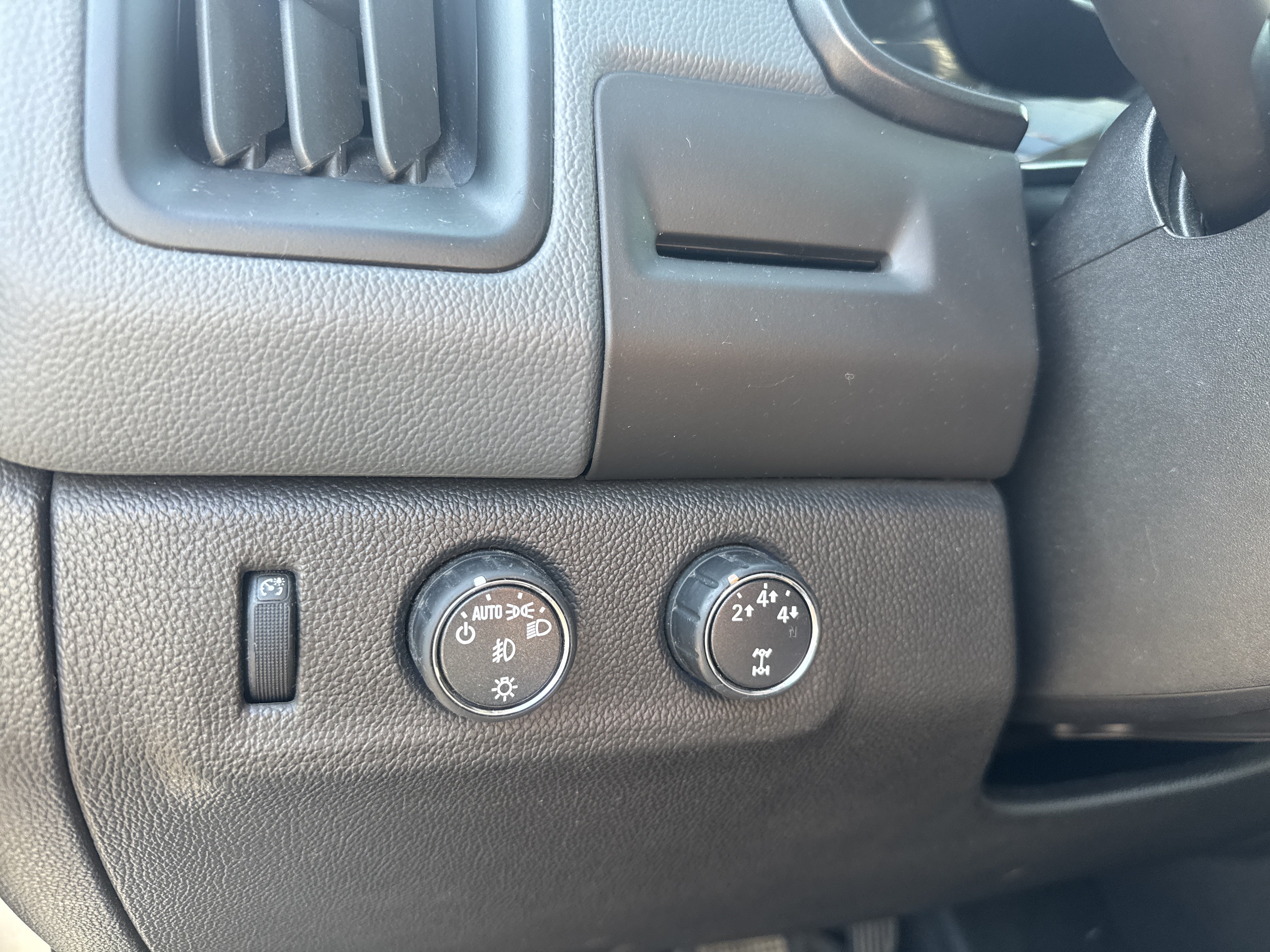 Used 2015 Chevrolet Colorado Z71 AWD/4WD image 20