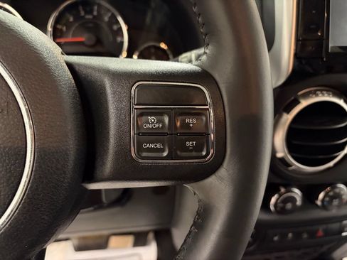 Used 2016 Jeep Wrangler Unlimited Rubicon w/ Connectivity Group AWD/4WD image 13