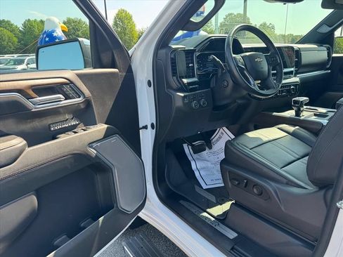 Used 2023 Chevrolet Silverado 1500 High Country w/ High Country Premium Package AWD/4WD image 15