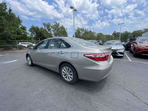Used 2017 Toyota Camry LE FWD image 10
