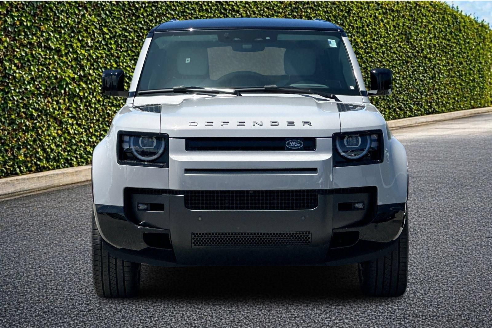 New 2026 Land Rover Defender 110 X-Dynamic SE AWD/4WD image 9