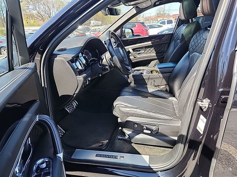 Used 2017 Bentley Bentayga W12 AWD image 2