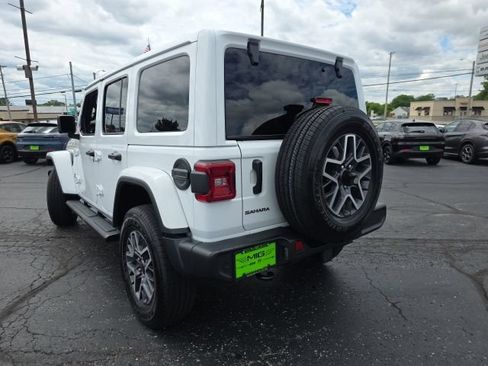 Used 2025 Jeep Wrangler Unlimited Sahara w/ Safety Group AWD/4WD image 5