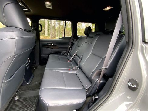 Used 2024 Lexus GX 550 w/ Accessory Package (2T) AWD/4WD image 20