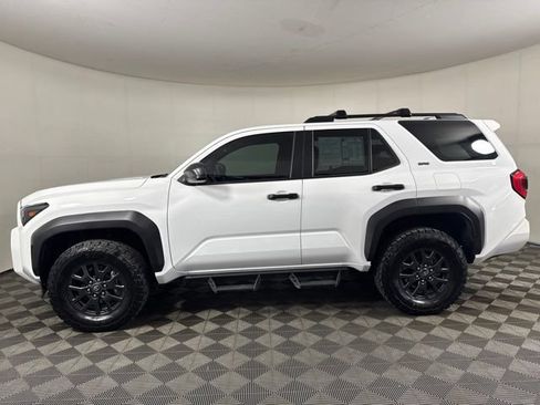 Used 2025 Toyota 4Runner SR5 AWD/4WD image 7