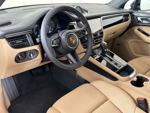 New 2026 Porsche Macan image 4