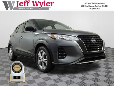 New 2025 Nissan Kicks Play S image 1