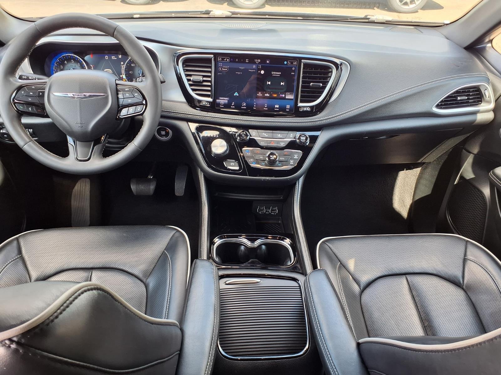 Certified 2025 Chrysler Pacifica Limited FWD image 1