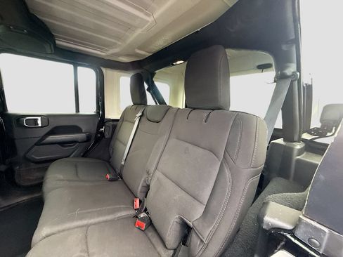Used 2022 Jeep Wrangler Unlimited Sahara w/ Cold Weather Group AWD/4WD image 25