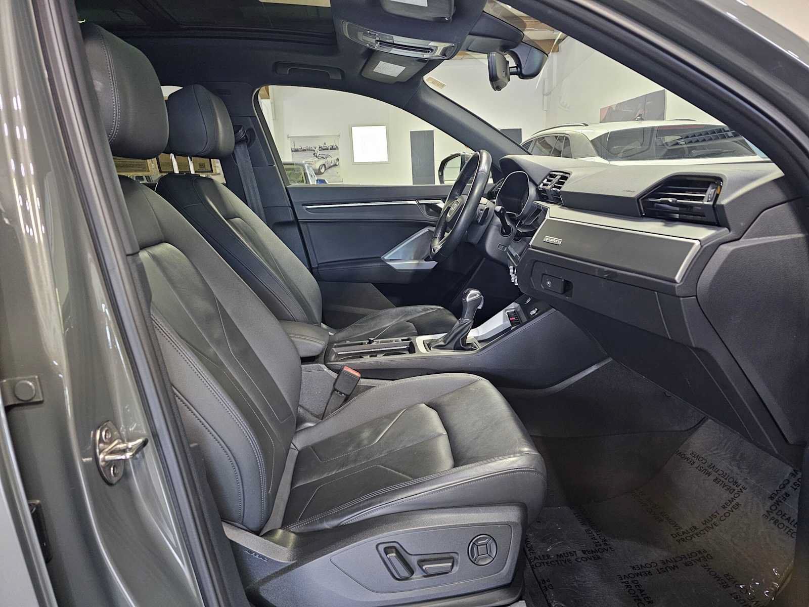 Used 2024 Audi Q3 2.0T Premium w/ Convenience Package AWD/4WD image 10