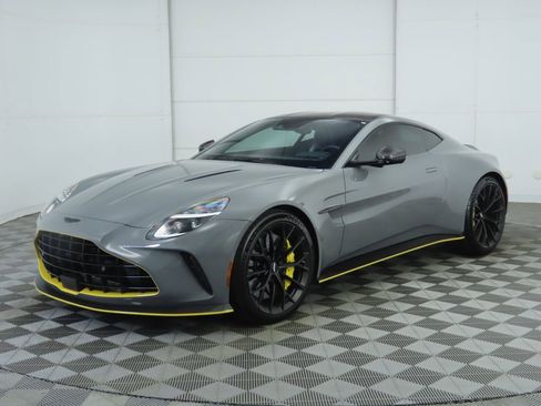 Used 2025 Aston Martin V8 Vantage Coupe image 1