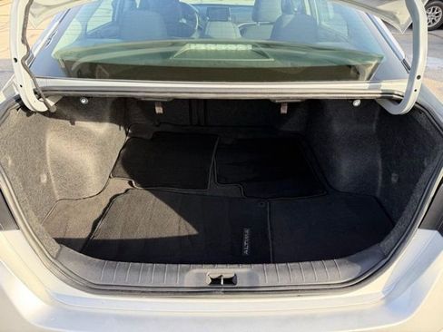 Used 2024 Nissan Altima 2.5 SV image 11