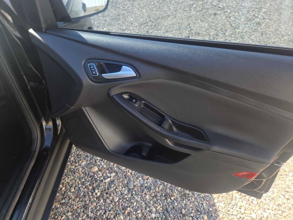 Used 2015 Ford Focus SE FWD image 15