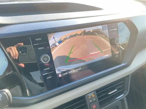 Used 2022 Volkswagen Taos SE image 18