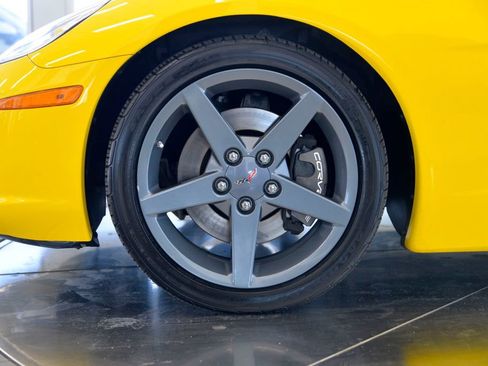 Used 2007 Chevrolet Corvette Coupe w/ Preferred Equipment Group RWD image 10