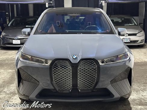 Used 2022 BMW iX xDrive50 w/ Premium Package AWD/4WD image 4