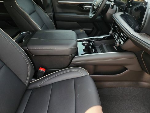 New 2025 Chevrolet Suburban Premier image 10