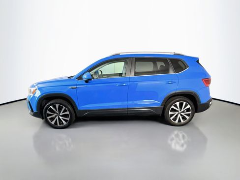 Used 2022 Volkswagen Taos SE FWD image 6