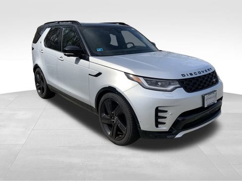 Used 2024 Land Rover Discovery Dynamic SE image 3