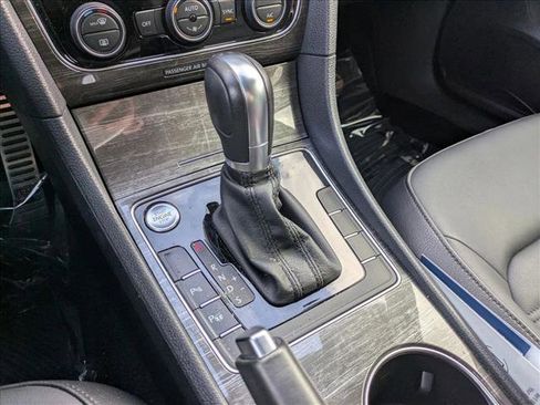 Used 2018 Volkswagen Passat 2.0T SEL Premium image 12