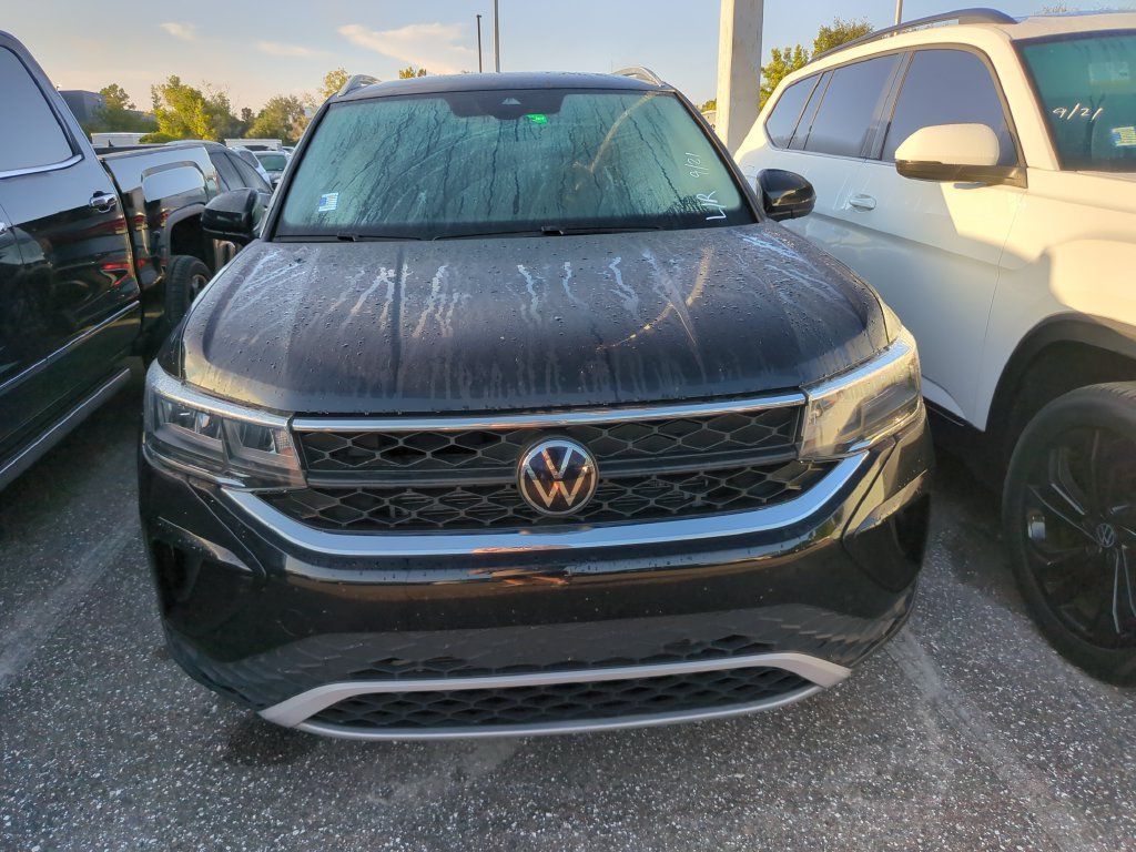 Certified 2023 Volkswagen Taos SE FWD image 2