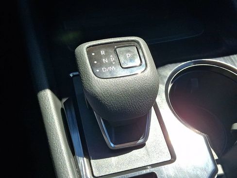 Used 2023 Nissan Rogue SV AWD/4WD image 17