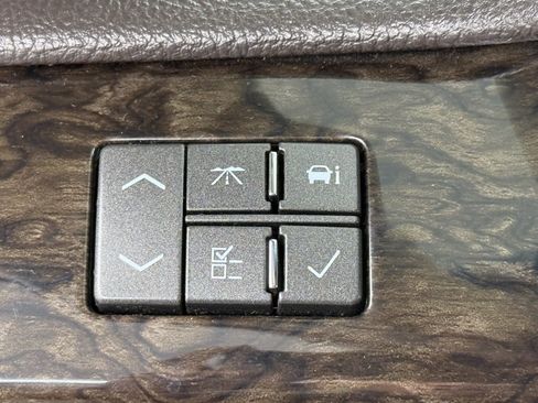 Used 2011 Cadillac DTS image 24