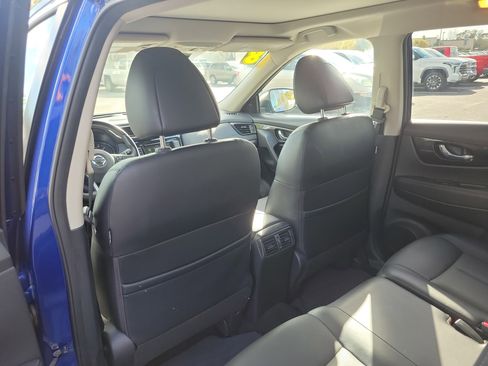 Used 2018 Nissan Rogue SL w/ Premium Package image 12