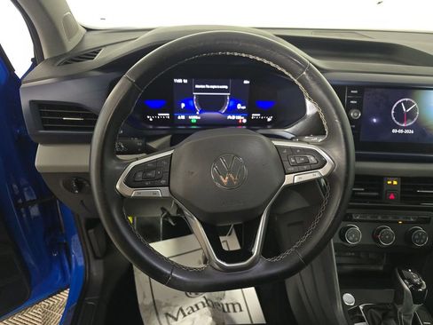 Used 2022 Volkswagen Taos SE w/ Panoramic Sunroof Package image 6