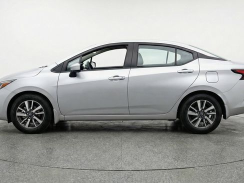 Used 2025 Nissan Versa SV image 5