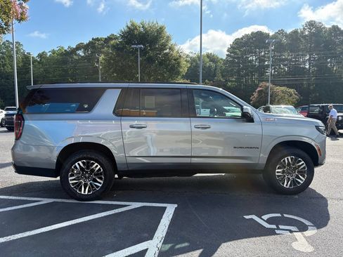 Used 2025 Chevrolet Suburban Z71 AWD/4WD image 4