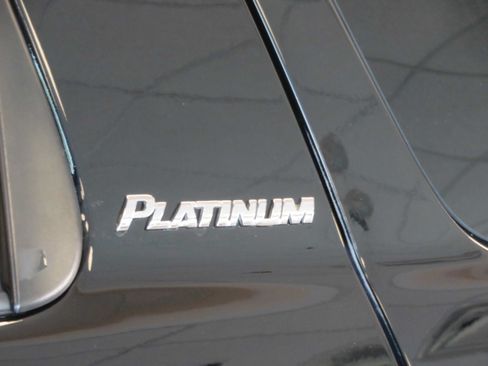 Used 2017 Toyota Sequoia Platinum RWD image 95