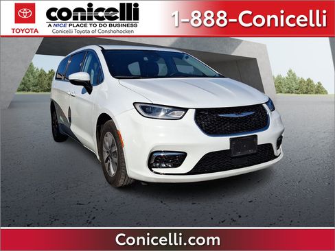 Used 2023 Chrysler Pacifica Touring-L FWD image 1