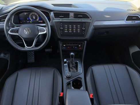 Used 2024 Volkswagen Tiguan SE image 12