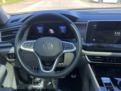 Used 2025 Volkswagen Atlas SEL Premium R-Line image 25