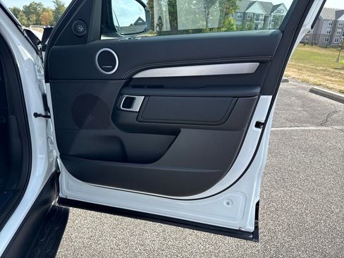 New 2025 Land Rover Discovery Dynamic SE image 15