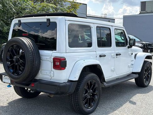 Used 2022 Jeep Wrangler Unlimited Sahara w/ Safety Group AWD/4WD image 4
