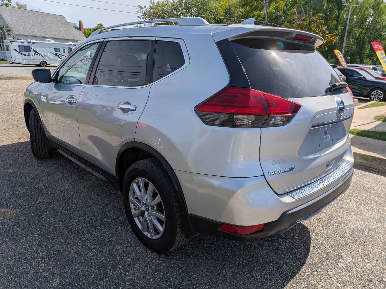Used 2017 Nissan Rogue SV AWD/4WD image 3