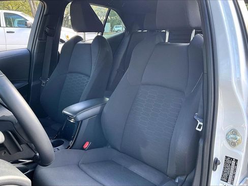 Used 2025 Toyota Corolla SE image 18