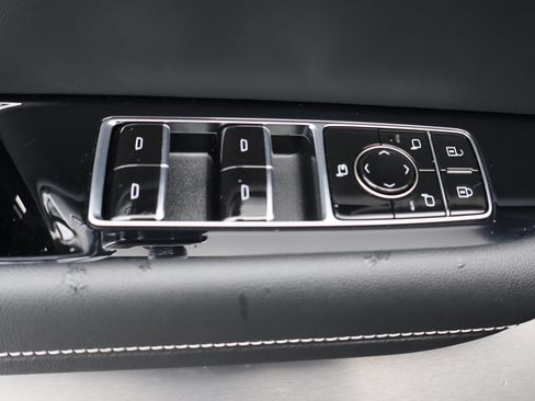 Certified 2026 Cadillac Vistiq Luxury AWD/4WD image 11