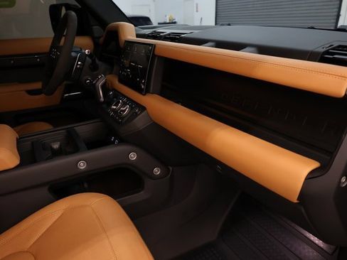 Used 2023 Land Rover Defender 90 V8 image 68