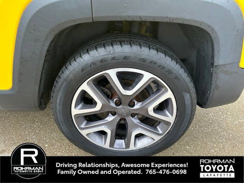 Used 2015 Jeep Renegade Latitude AWD/4WD image 17
