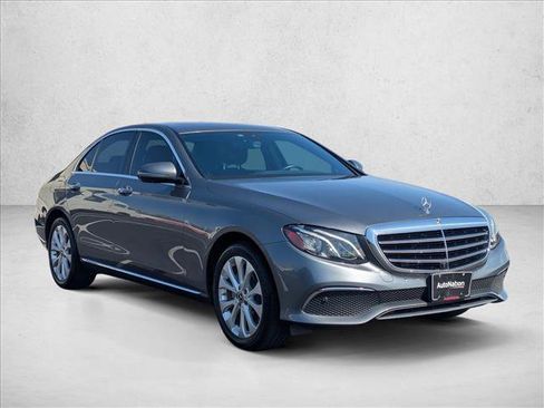 Used 2019 Mercedes-Benz E 300 image 3